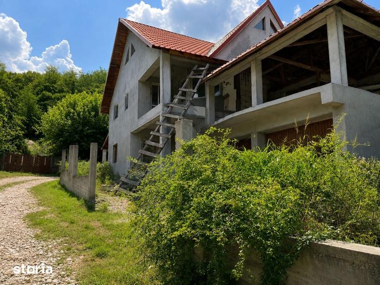 Casă cu 4 camere cu Teren 368 Mp în Bogați