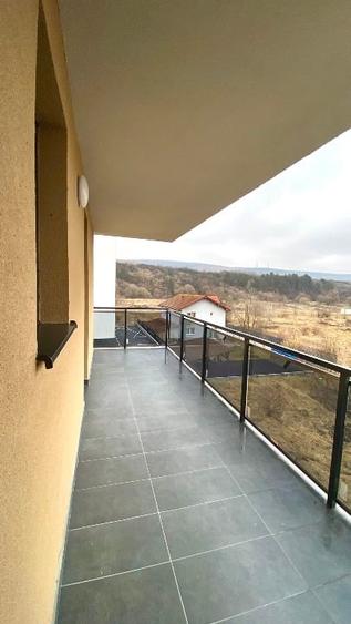 Apartament cu 3 camere semidecomandat în Florești