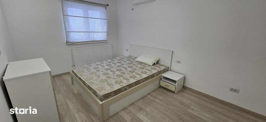 Casă cu 5 camere cu Teren 330 Mp în Ferme