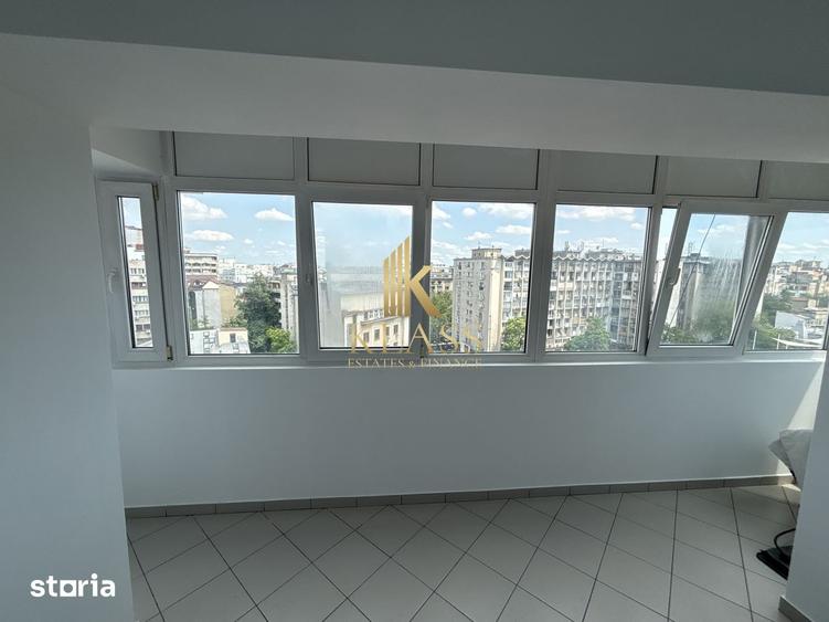 Apartament cu 4 camere decomandat în Romană