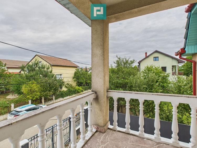 Casă individuală cu 5 camere cu Canalizare în Dumbrăvița