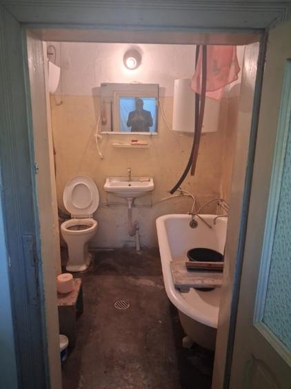 Casă cu 4 camere cu Canalizare în Central