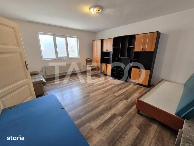 Apartament cu 3 camere decomandat, mobilat în Sub Arini