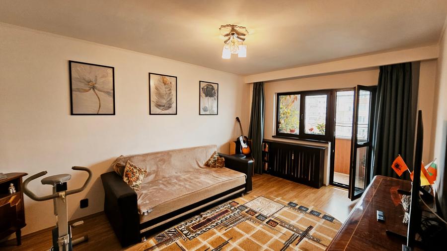 Apartament cu 3 camere decomandat în Tineretului