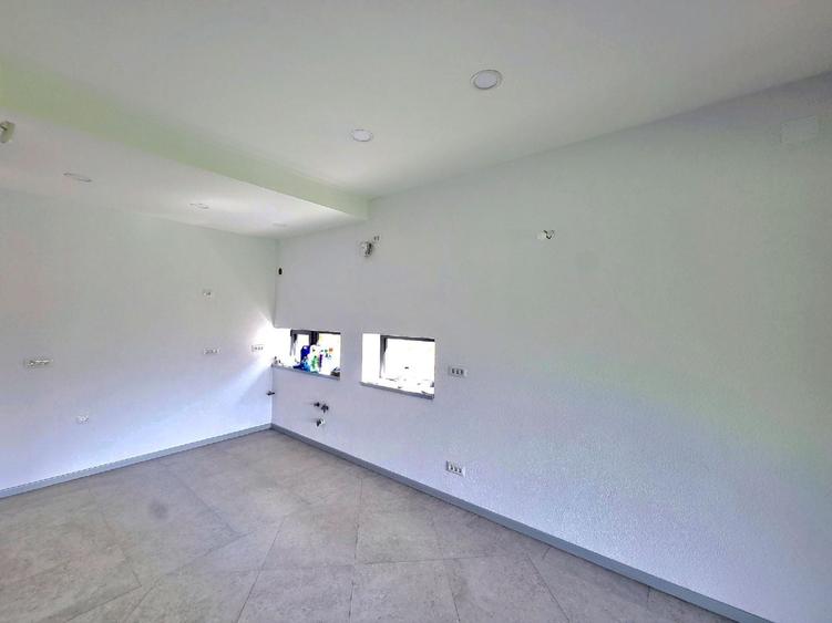 Duplex cu 5 camere cu Canalizare în Dumbrăvița