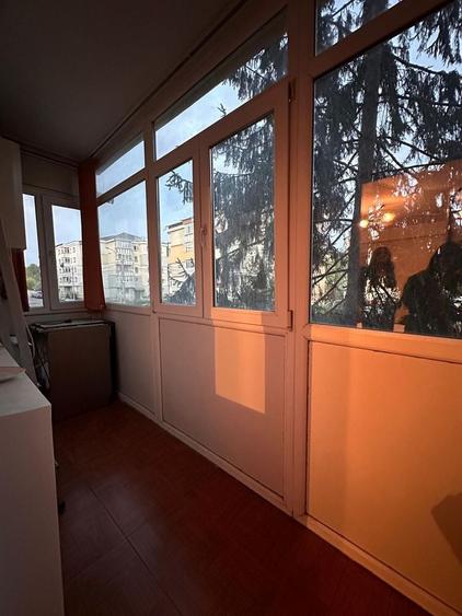 Apartament cu 3 camere decomandat în Pietroasa