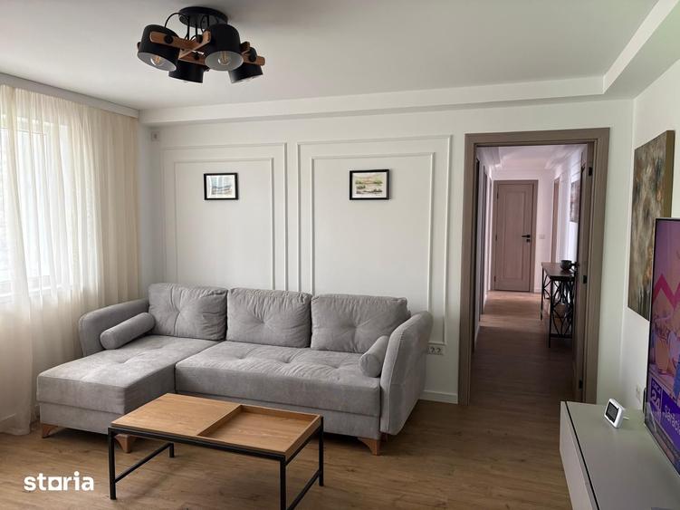 Apartament cu 4 camere semidecomandat în Central
