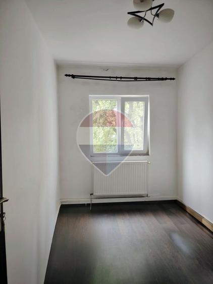 Apartament cu 3 camere decomandat, mobilat în Central