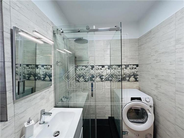 Apartament cu 4 camere nedecomandat în Exterior Sud