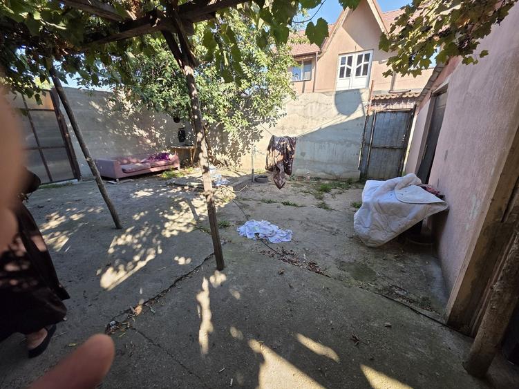 Casă cu 3 camere cu Teren 300 Mp în Central