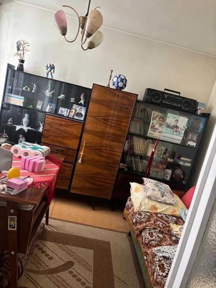 Apartament cu 3 camere semidecomandat, mobilat în Central