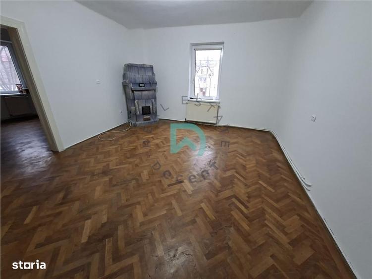 Casă cu 6 camere cu Teren 50 Mp în Centrul Istoric