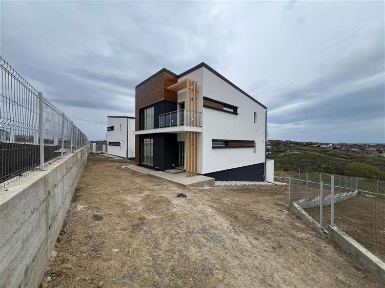 Casă individuală cu 4 camere cu Teren 350 Mp în Miroslava