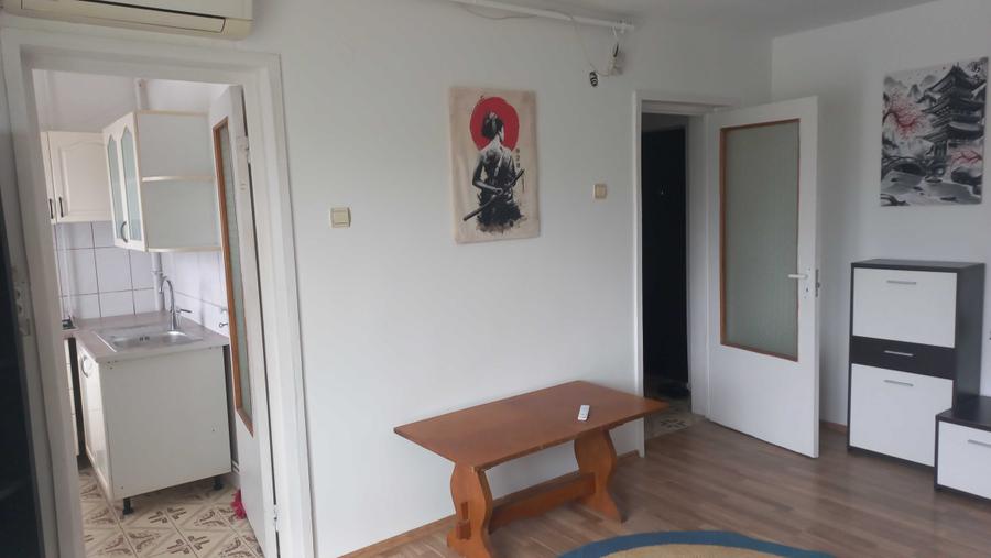 Garsonieră decomandată în Central