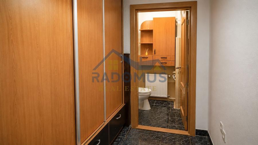 Apartament cu 3 camere decomandat, mobilat în B-dul București
