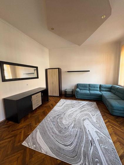 Casă cu 4 camere cu Teren 300 Mp în Central