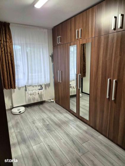 Apartament cu 4 camere în Micro 17