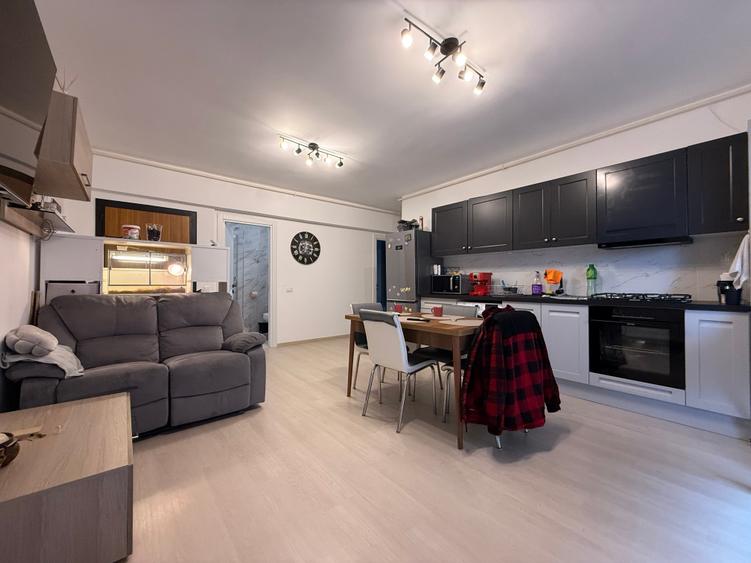 Apartament cu 3 camere nedecomandat în Militari