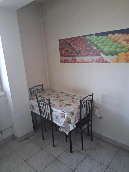 Apartament cu 3 camere semidecomandat în Giulești
