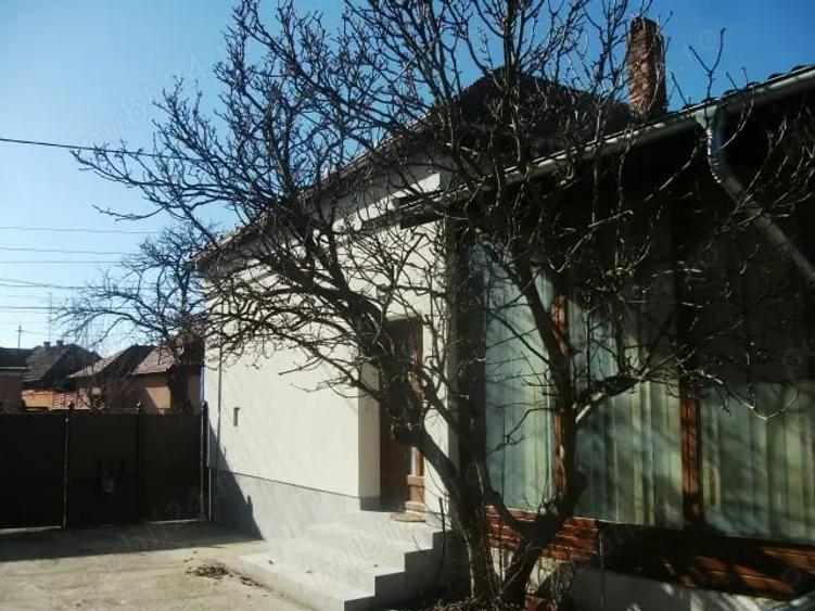 Casă cu 5 camere cu Teren 500 Mp în Central