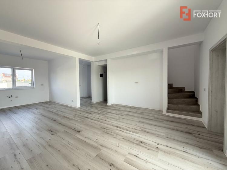 Duplex cu 4 camere cu Canalizare în Săcălaz