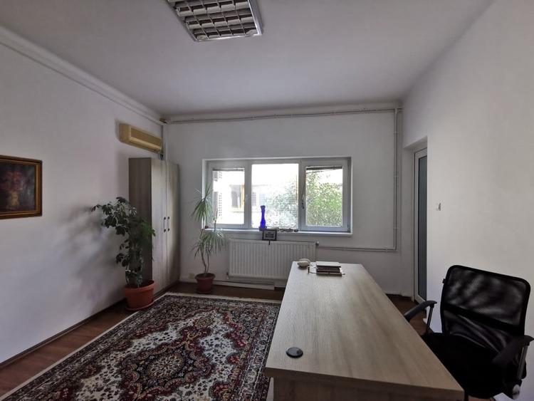Spațiu comercial, de 478 mp, în Capitol