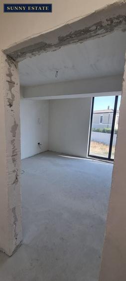 Casă individuală cu 4 camere cu Canalizare în Exterior Est