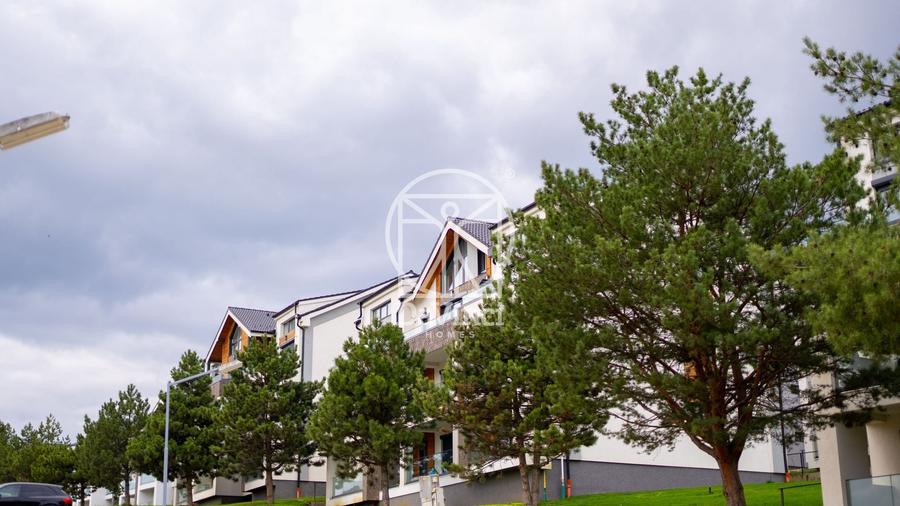 Apartament cu 4 camere semidecomandat în Exterior Vest