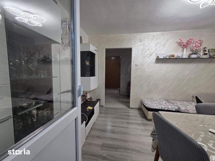 Apartament cu 3 camere decomandat în Mircea cel Bătrân