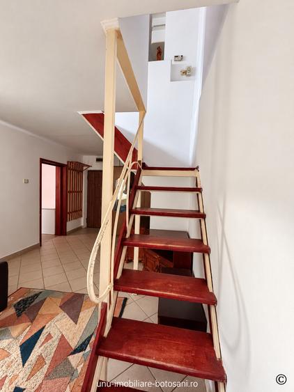 Apartament cu 4 camere decomandat în Central