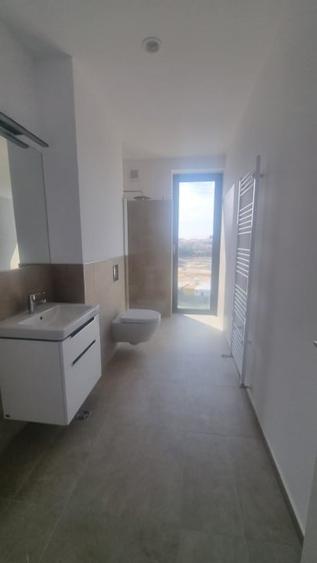 Apartament cu 4 camere decomandat în Băneasa