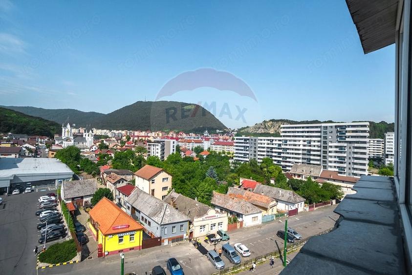 Apartament cu 4 camere decomandat în Răcădău