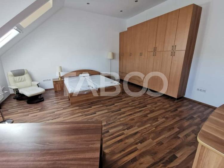 Apartament cu 3 camere semidecomandat, mobilat în Central