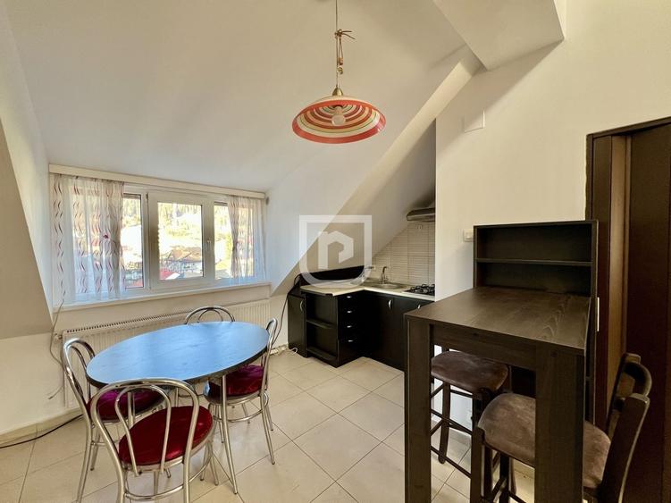 Apartament cu 3 camere semidecomandat, mobilat în Ultracentral