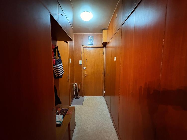 Apartament cu 3 camere decomandat în Tineretului — fotografia 3