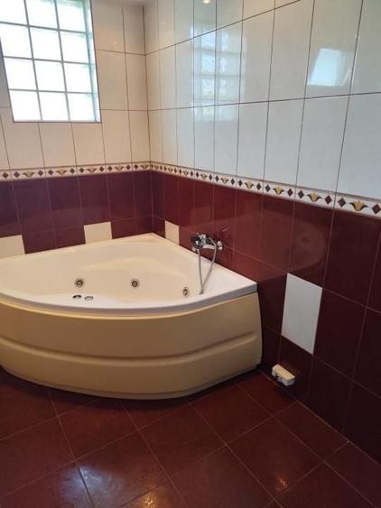 Casă individuală cu 6 camere cu Canalizare în Goruna