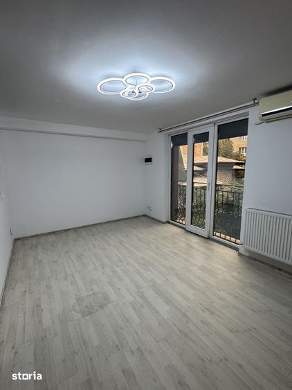 Casă cu 10 camere cu Teren 250 Mp în Crângași