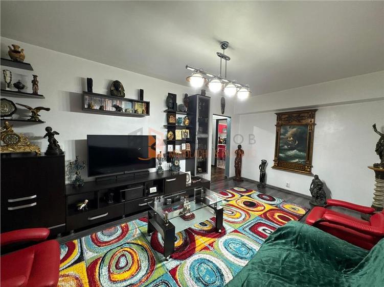 Apartament cu 3 camere decomandat, mobilat în 1 Decembrie