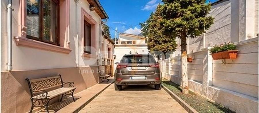 Casă individuală cu 5 camere cu Canalizare în Central