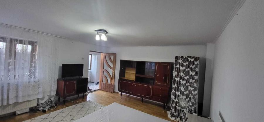 Casă cu 2 camere cu Teren 200 Mp în Central