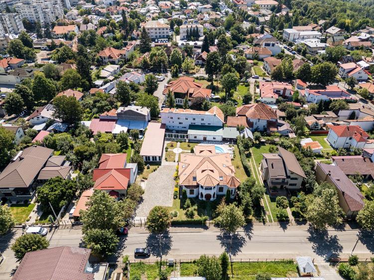 Casă individuală cu 21 camere cu Piscina în Central