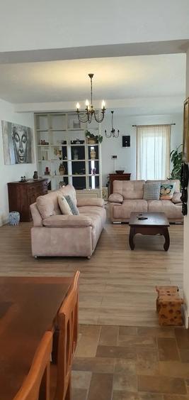 Casă cu 3 camere cu Teren 462 Mp în Central