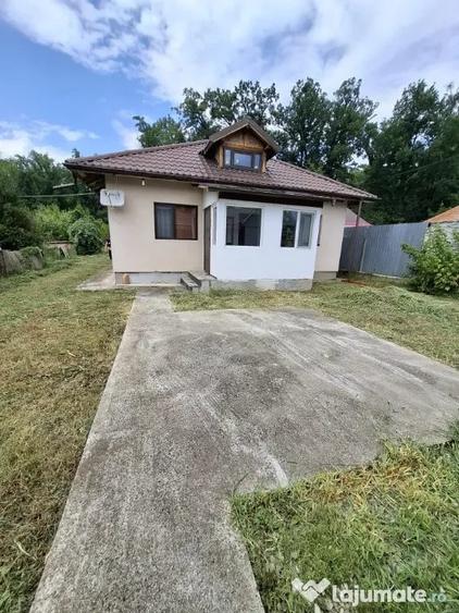 Casă cu 3 camere cu Teren 2370 Mp în Mihăești