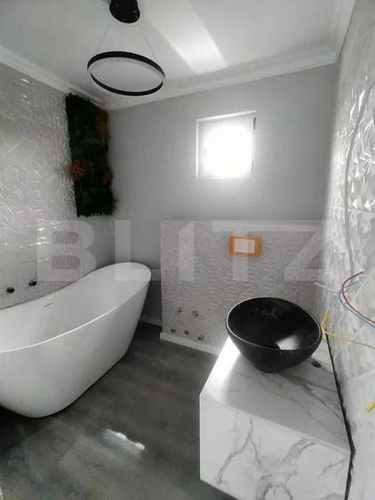Apartament cu 5 camere decomandat în Central