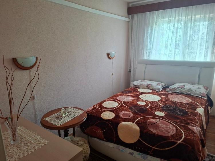 Apartament cu 3 camere decomandat, mobilat în Cantacuzino