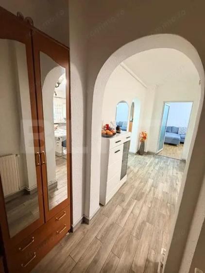Apartament cu 3 camere decomandat în Astra