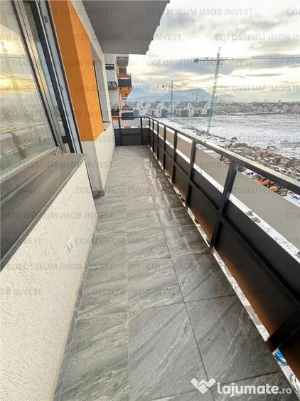 Apartament cu 3 camere decomandat în Tractorul