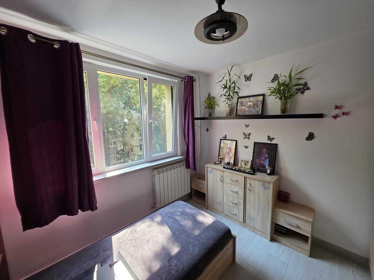 Apartament cu 3 camere decomandat în Valea Ialomiței