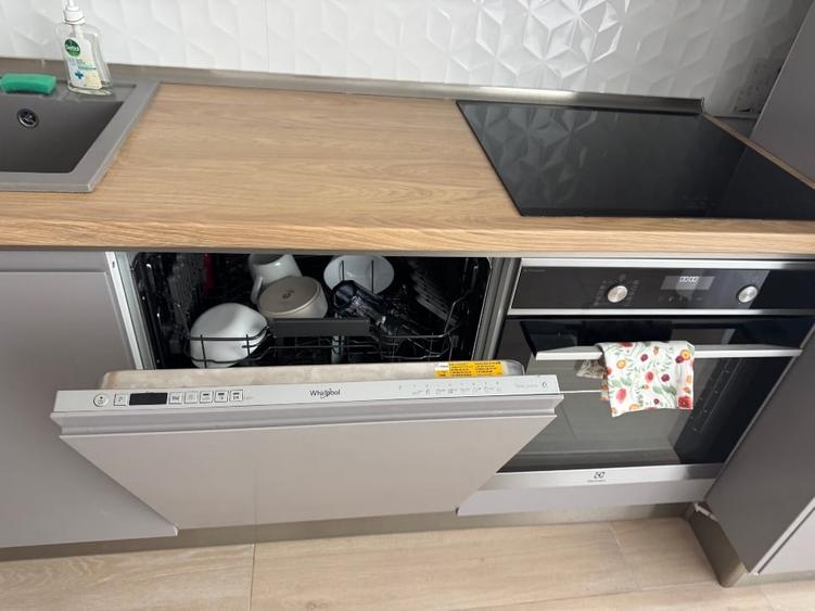 Apartament cu 2 camere decomandat, mobilat în Central