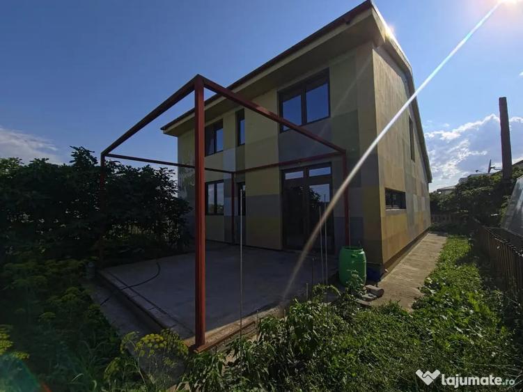 Casă cu 4 camere cu Teren 362 Mp în Cumpăna